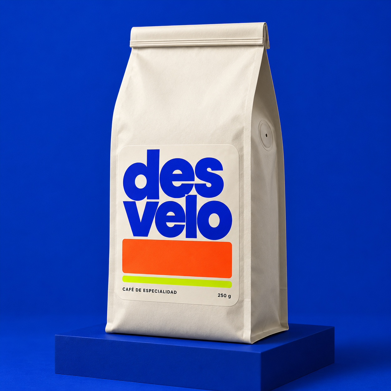 Bolsa de café con etiqueta personalizada. Visualización ilustrativa.