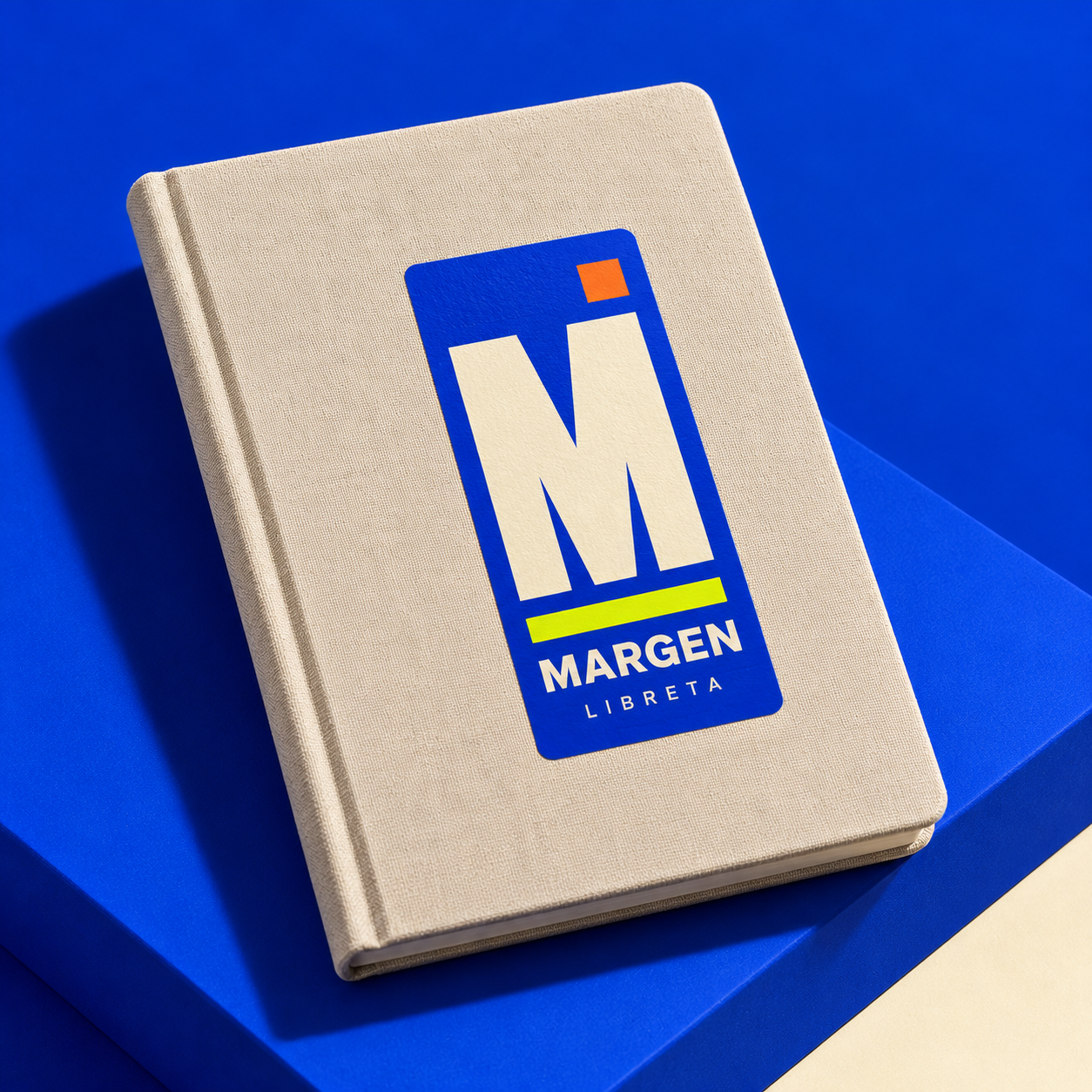 Libreta con etiqueta personalizada. Visualización ilustrativa.